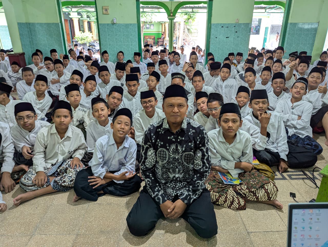 Seru dan Edukatif! PP. Nurus Salam Lodoyo Sukses Gelar Seminar Anti Rokok Bersama Ust. Saifudin Lathif | Nusalodoyo